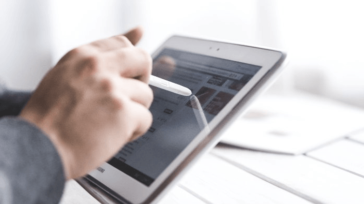 Digital Workforce - employee using tablet at work